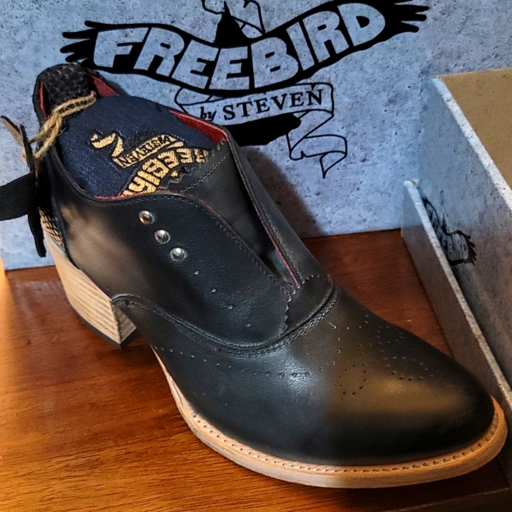 Black leather Sadie booties